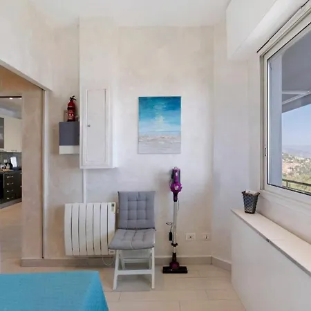 Loft Sea View Close To Monaco شقة